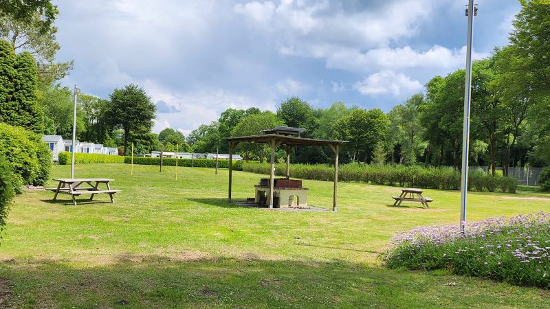 Espace barbecue commun du camping